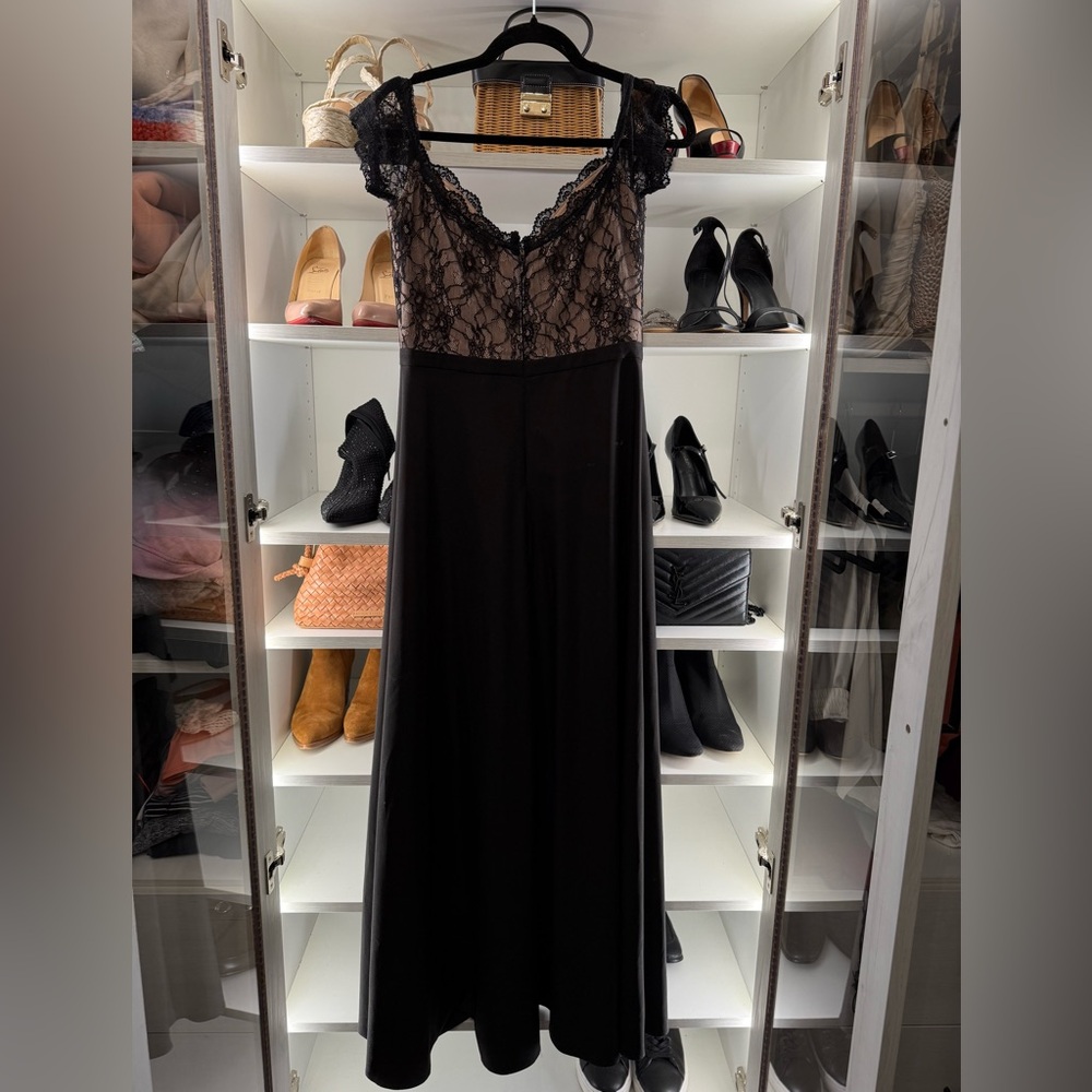 Elegant Black Lace Maxi Dress